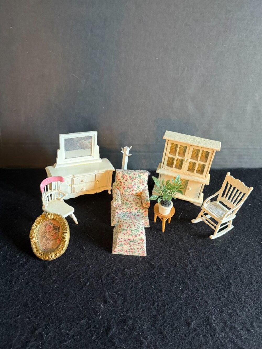 Dollhouse “Misc Living Room” Furniture - Picture 2 of 11